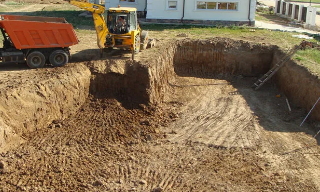 Рытье котлованов под фундамент в Партизанске – цена от 2539 руб. за м3 | 2Землекопа-Прт