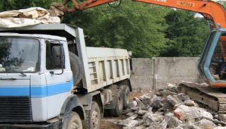 Вывоз строительного мусора с участка в Партизанске недорого от 1523 руб. | 2Землекопа-Прт